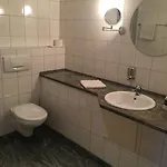 מלון Hotel-restaurant Zum Onkel Jonathan 3*