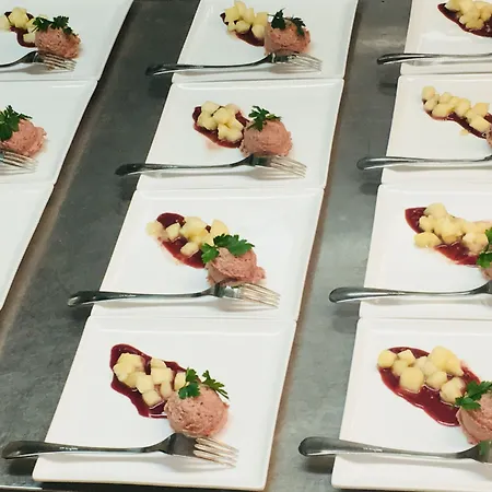 Hotel-restaurant Zum Onkel Jonathan ホテル ラアーレン