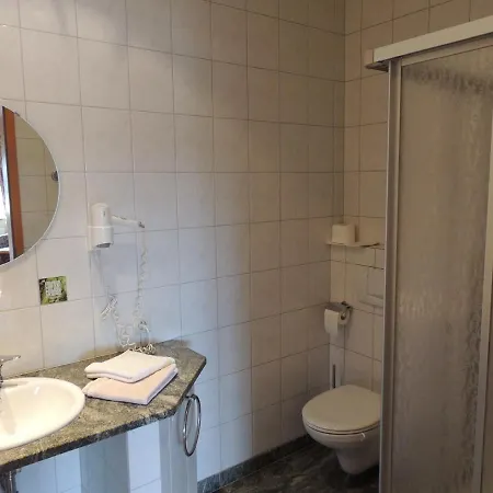 Hotel-restaurant Zum Onkel Jonathan ラアーレン