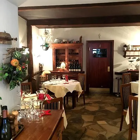 Hotel-restaurant Zum Onkel Jonathan ホテル ラアーレン